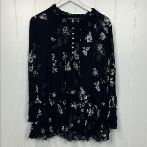 Free People Womens Mini/Tunic S/P Black White Clover Pattern tier Ruffle EUC